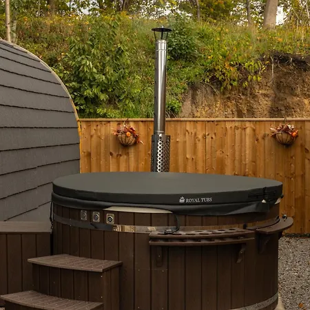 Livi Pod Woodland Kamp alanı Carlton Miniott